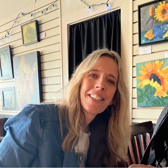 @funnyajk when I go live! Like this post. Come shop and have some fun🤩 - Picture 1 of 7